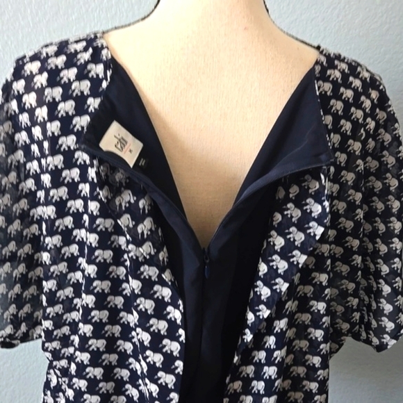 CABI Parade Blouse Elephant Print Top Navy White Sz Medium #5345 - Picture 8 of 11